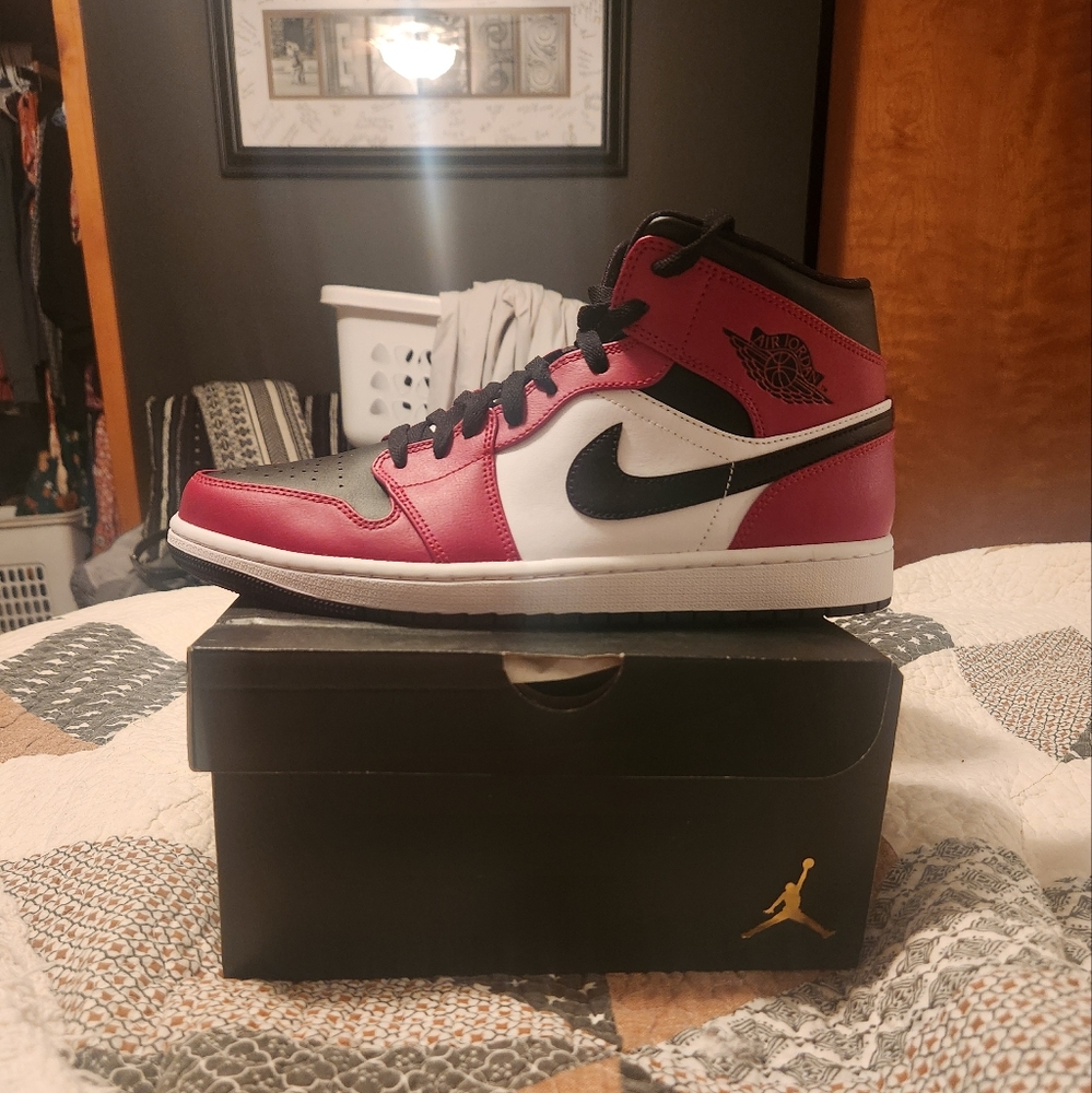 Air Jordan 1 Mid